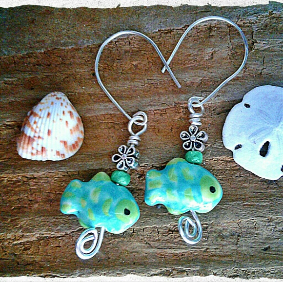 🐳 PAINTED CERAMIC FISHY EARRINGS 🐋 - Picture 2 of 5